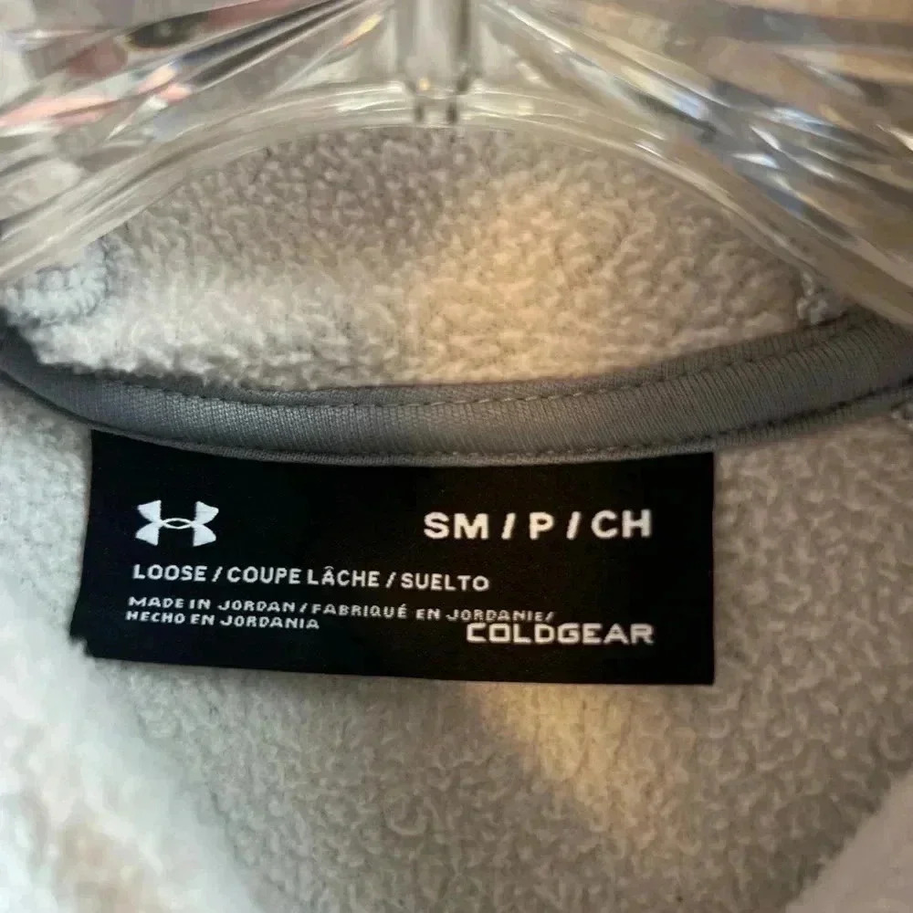 Under Armour Women’s Fleece hoodie. Size small - Picture 2 of 4